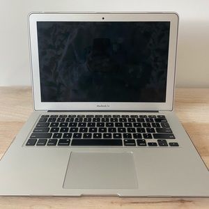 Apple MacBook Air A1466 13" Laptop - MD760LL/A (Mid 2013)